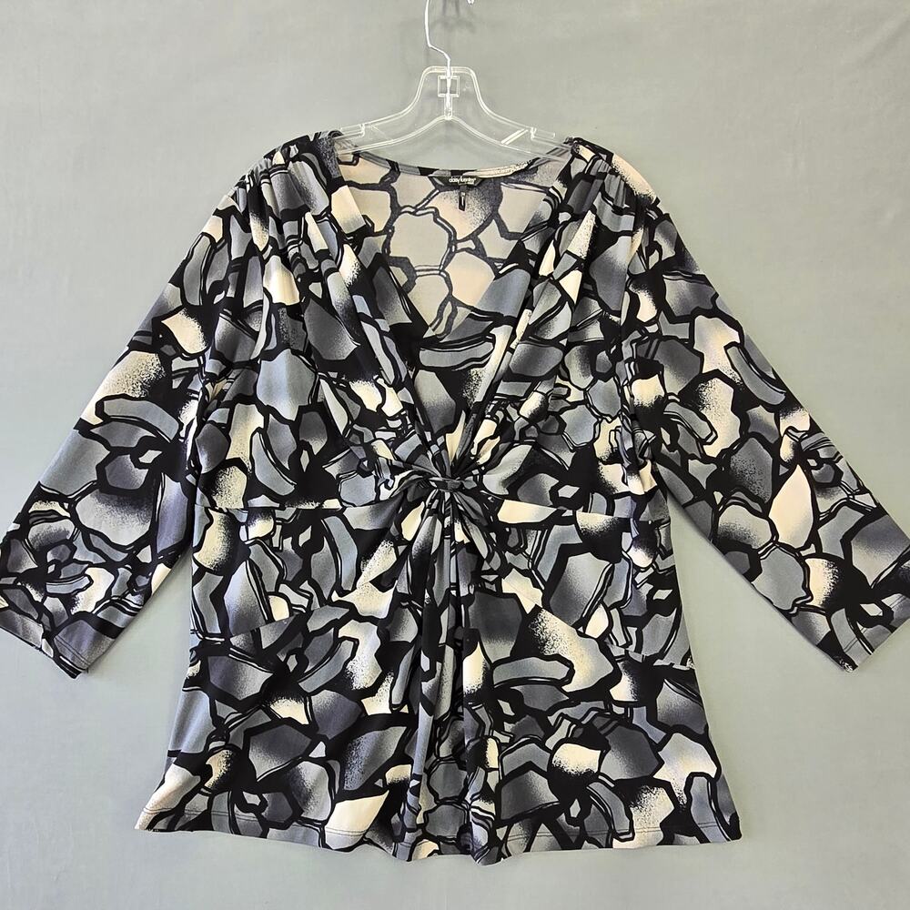 Daisy Fuentes Black Shirt Stretch Preppy Geo Print V-Neck 3/4 Sleeves Women's 1X - Picture 2 of 10